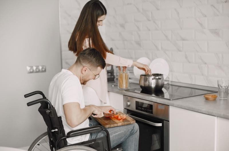 preparation repas personne en situation handicap